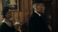 Moment from S4E6 | Image via Netflix